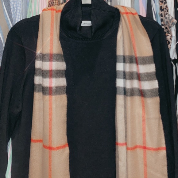 The Classic Check Cashmere Scarf - Picture 2 of 5